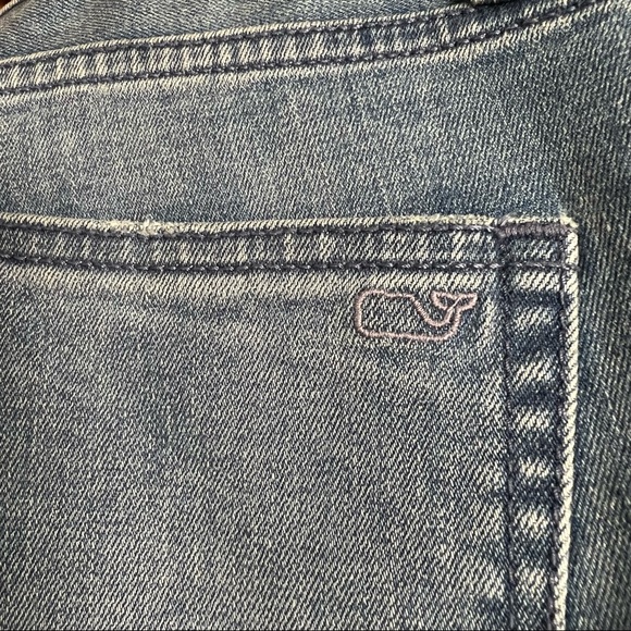 Vineyard Vines Mid-Rise Medium Wash with Deconstructed Hem Cropped Leg Size 2 - Picture 5 of 11